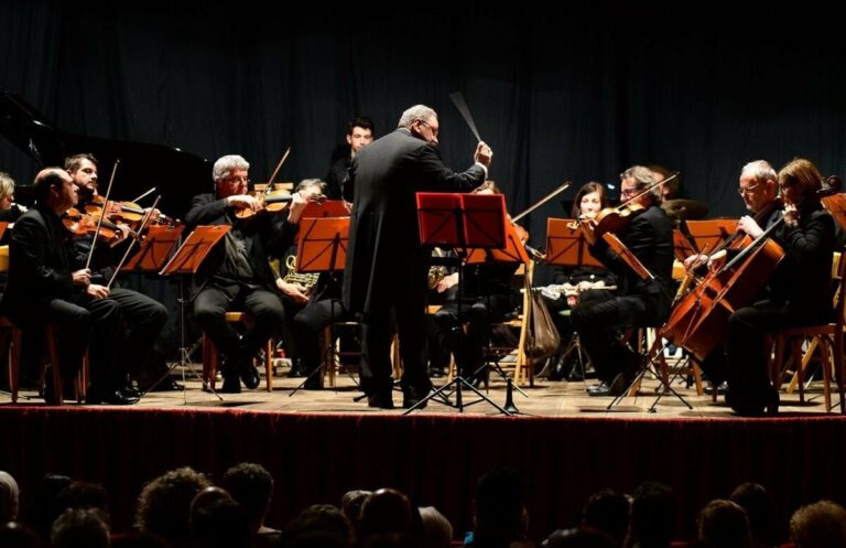 Mozarts Konzertsinfonien gespielt vom Kammermusikorchester