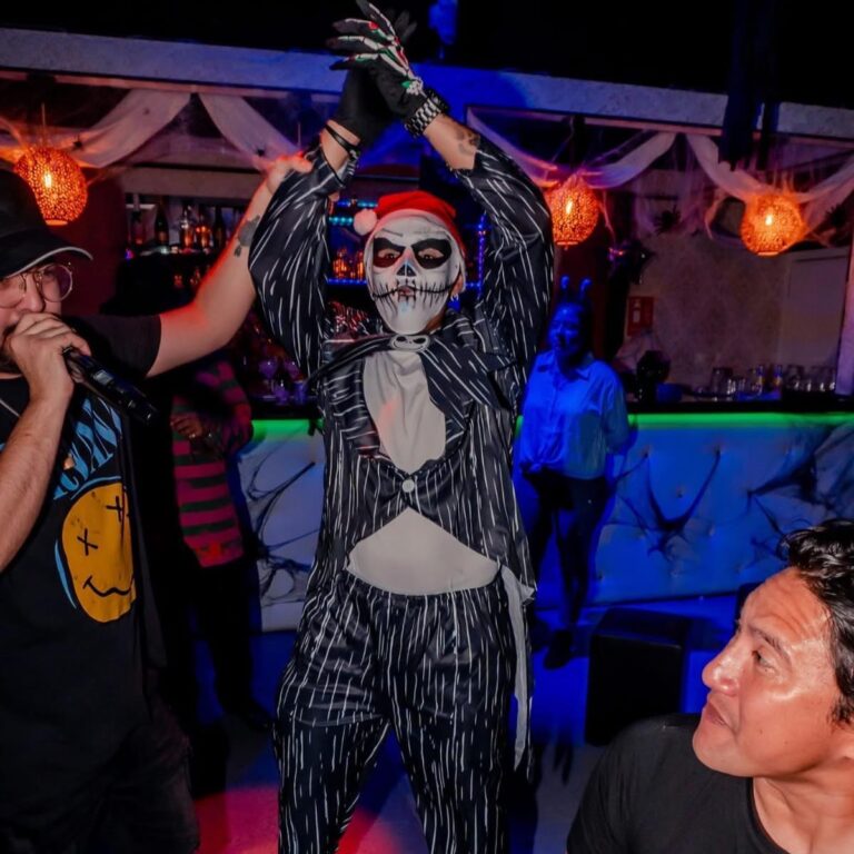 Super discoteca Halloween musica 90 y hasta hoy